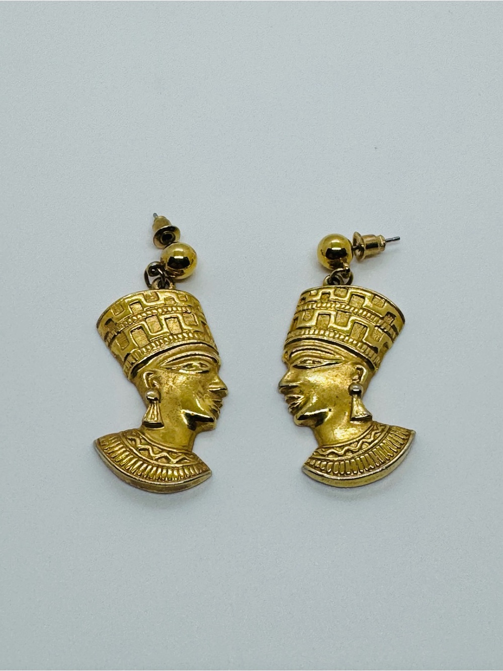 Vintage Avon Gold Queen Nefertiti Egyptian Revival Dangle Earrings